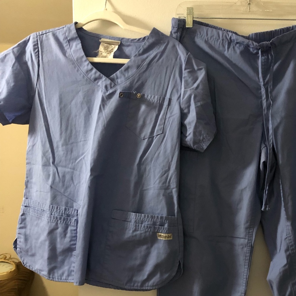 *TOP* UA ceil blue scrub top medium, like new